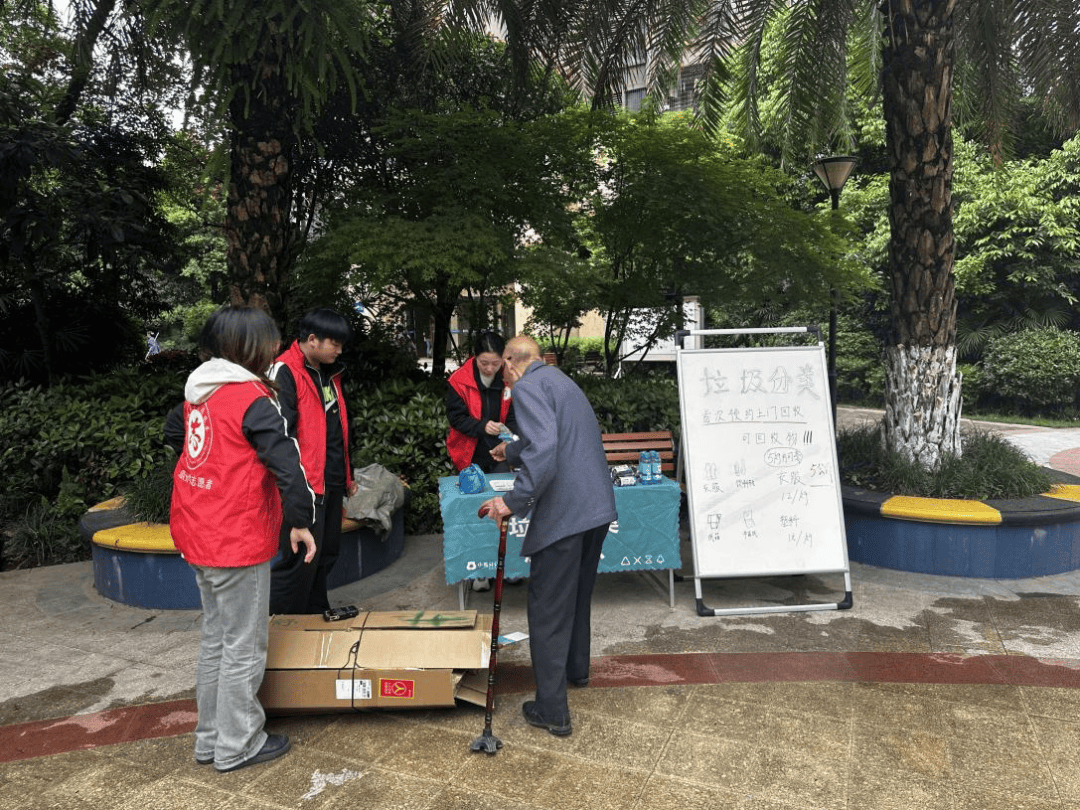 大足区城市管理局开展"旧物新生·环保同行"再生资源回收日主题活动:再生资源回收
